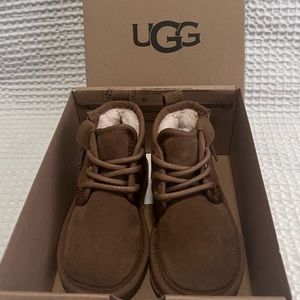 Ugg boots Gently worn!! Toddler size 8 Boy/Girl